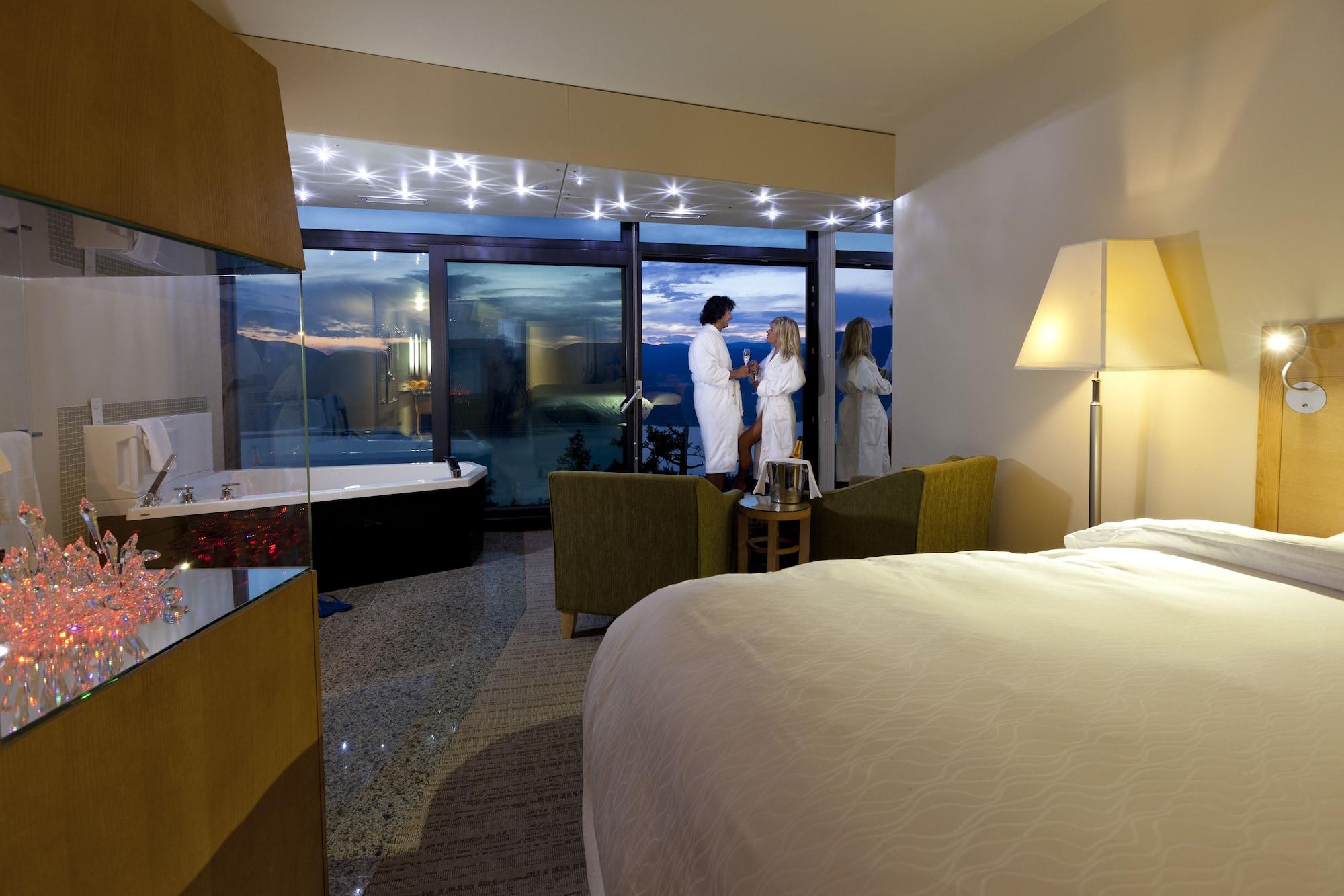 Sparkling Hill Resort And Spa - Adults-Only Resort เวอร์นอน ภายนอก รูปภาพ